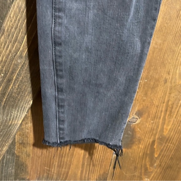 Women’s American Eagle Black Super Stretch distressed Jegging, size 0 - Picture 3 of 9